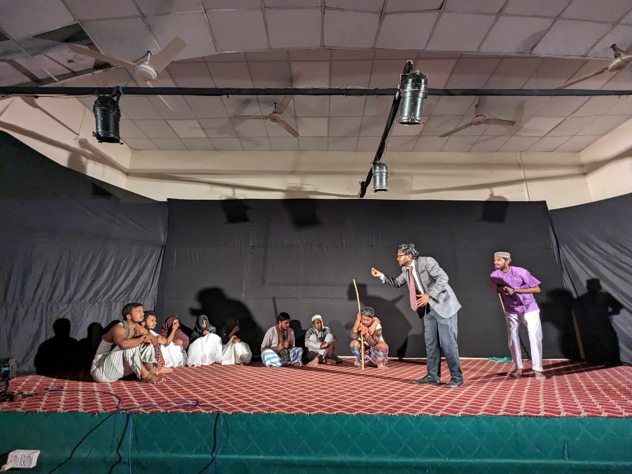 সিকৃবিতে লুব্ধক থিয়েটারের 'বাসন' মঞ্চায়ন, মন্ত্রমুগ্ধ দর্শক