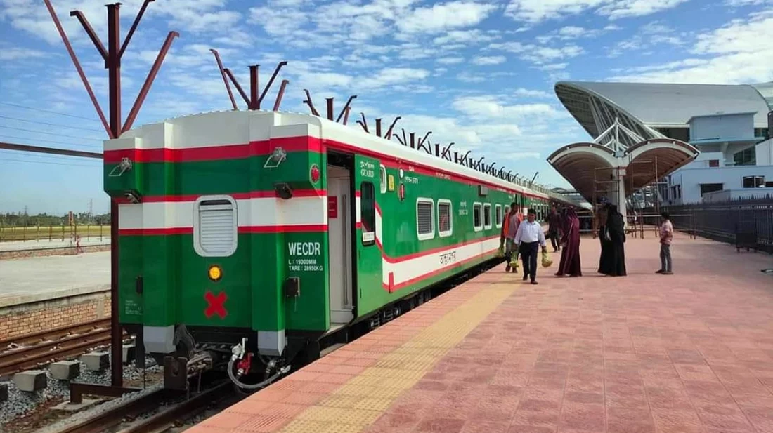 হাজার যাত্রী নিয়ে ঢাকার উদ্দেশে ‘কক্সবাজার এক্সপ্রেস’