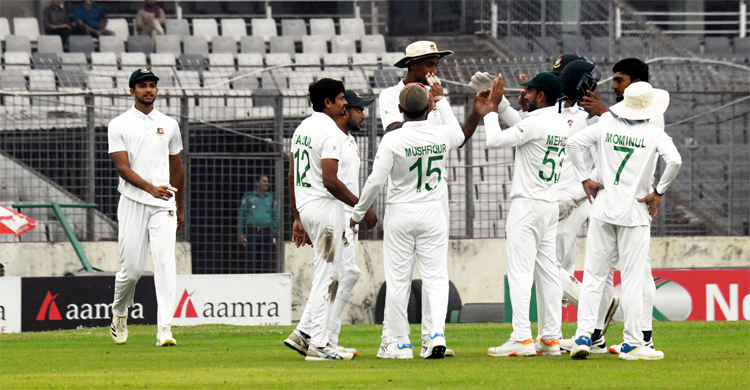 মিরপুর টেস্ট: স্পিন বিষে প্রথম দিনেই ১৫ উইকেট পতন