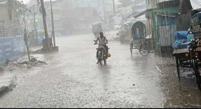ঘূর্ণিঝড়ের প্রভাবে বৃষ্টি, বেড়েছে শীতের প্রকোপ