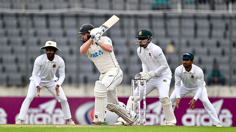 ৮ রানের লিড নিয়ে থামল নিউজিল্যান্ড