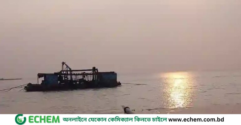 মিরসরাইয়ে শ্রমিকদের মারধর করে ড্রেজারের মালামাল লুট