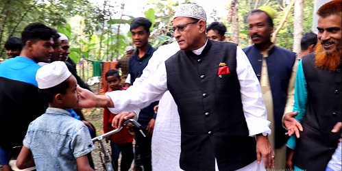 নৌকা জেতাতে ঐক্যবদ্ধ আ'লীগ, উন্নয়নের ধারা অব্যাহত দেখতে চায় ভোটাররা