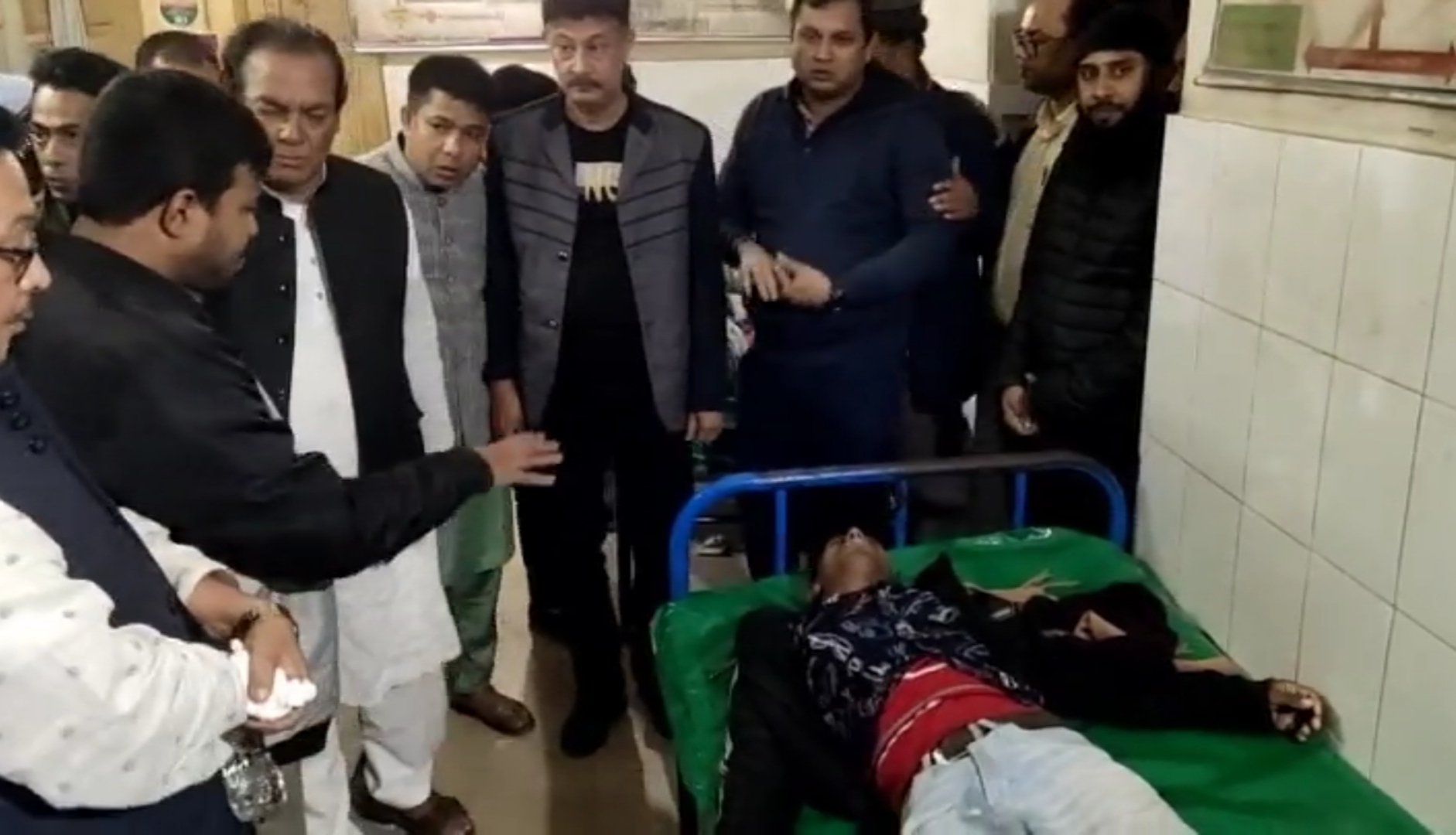 ফরিদপুরে আ. লীগ প্রার্থীর দুই সমর্থককে পিটিয়ে আহত, একজনের অবস্থা আশংকাজনক