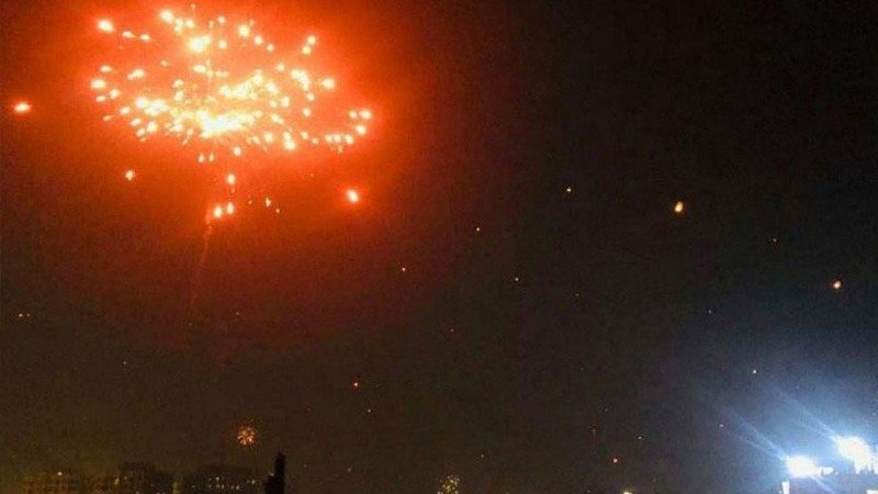 নিষেধাজ্ঞার পরও আতশবাজি-ফানুসে নতুন বছর উদযাপন