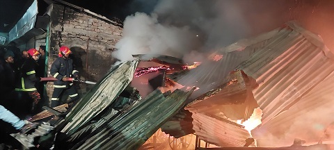 মোংলায় আগুনে ৩টি দোকান ভস্মীভূত