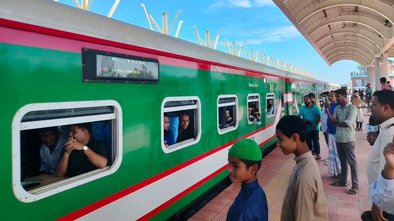 রামুতে ভোট দিয়ে বাড়ি ফেরার পথে ট্রেনে ধাক্কায় নিহত ১