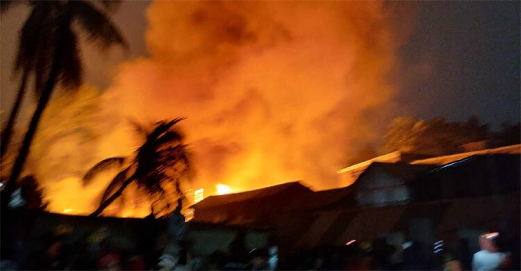 তেজগাঁওয়ে বস্তিতে আগুনে পুড়ে ২ জনের মৃত্যু