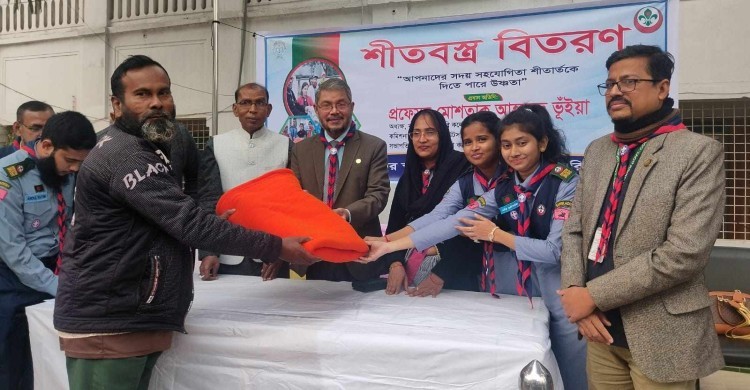 নরসিংদীতে শীতার্তদের পাশে রোভার স্কাউট