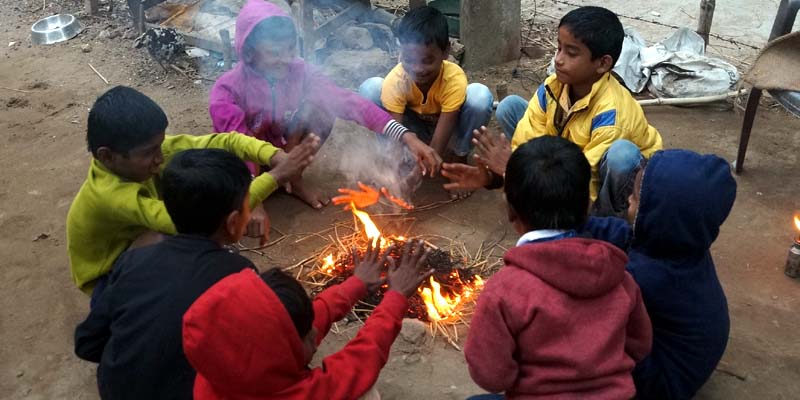 লক্ষ্মীপুরে বৃষ্টি, শীতে কাঁপছে উপকূলীয় মানুষ