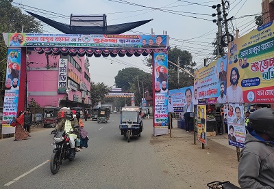 ফরিদপুরে আব্দুর রহমান এর আগমন উপলক্ষে বিলবোর্ড এর ছড়াছড়ি