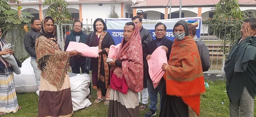 জামালপুর সমিতির উদ্যোগে হিজড়া সদস্যদের মাঝে কম্বল বিতরণ