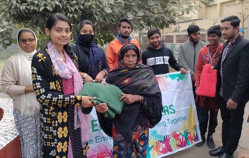 সিরাজগঞ্জে শীতার্ত ও দুঃস্থ ব্যক্তির মাঝে "ইকো ভলেন্টিয়ার্স" এর কম্বল বিতরণ