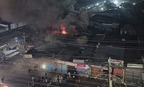 চৌমুহনীতে শর্ট সার্কিটের আগুনে পুড়ল ১৫ দোকান
