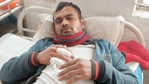 মোরেলগঞ্জে মুক্তিযোদ্ধা পরিবারের ৩ জনকে কুপিয়ে জখম