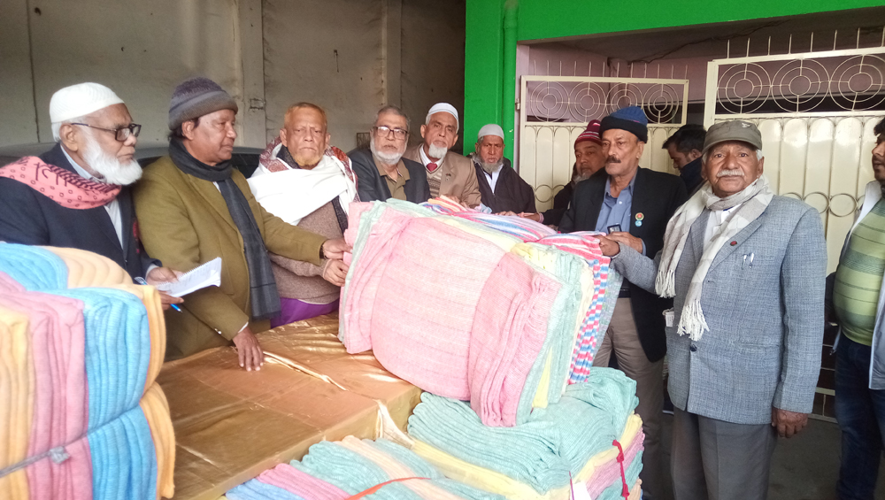 দিনাজপুরে মুক্তিযোদ্ধাদের মাঝে কম্বল বিতরণ করলেন মুক্তিযোদ্ধা সাইদুর রহমান
