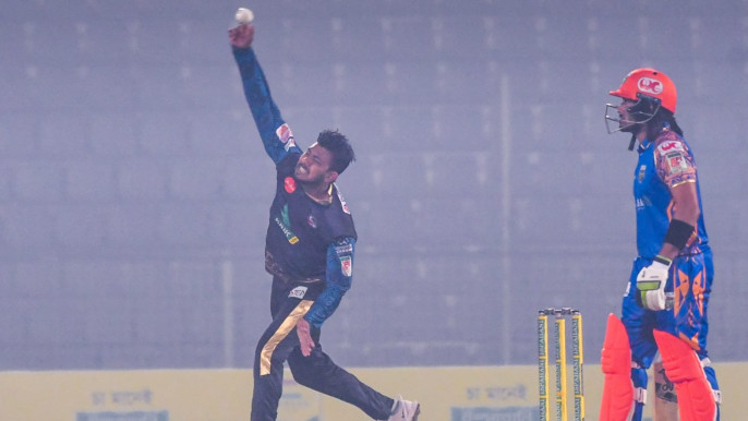 ঢাকাকে ১০ উইকেটে গুঁড়িয়ে চারে চার খুলনার