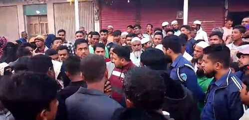 আনসার বিডিপির অফিসের দখলদারদের হামলায় লন্ডভন্ড প্রতিবাদ সভা