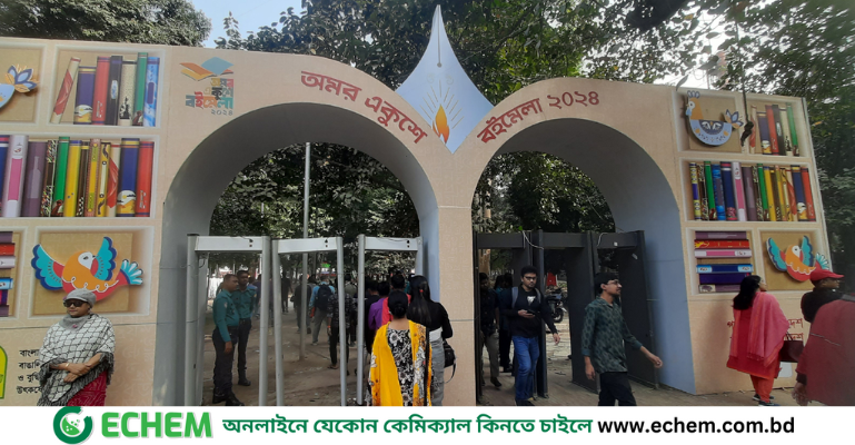 শুক্রবার বইমেলায় দর্শনার্থীদের ভিড়