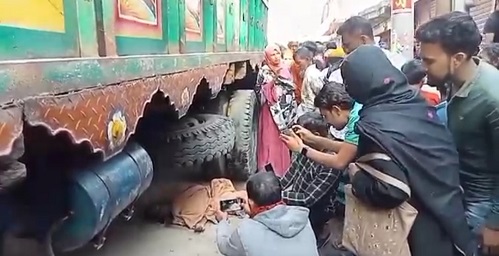 সালথায় ট্রাকের চাকায় পিষ্ট হয়ে বৃদ্ধা নারীর মৃত্যু