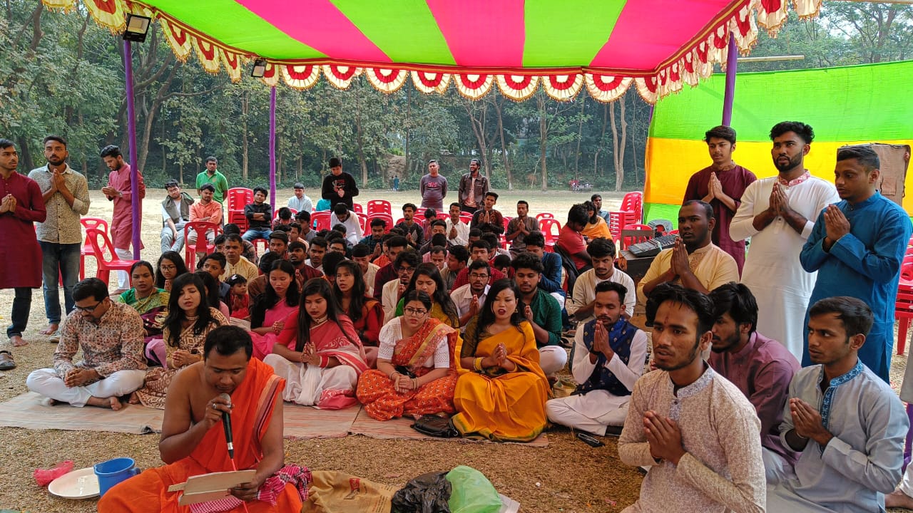 চবিতে বর্ণাঢ্য আয়োজনে উদযাপিত হলো হল সরস্বতী পূজা