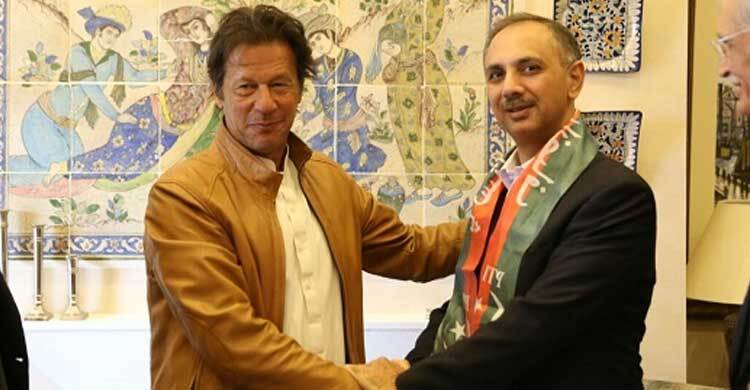 আইয়ুব খানের নাতিকে প্রধানমন্ত্রী প্রার্থী করলেন ইমরান খান