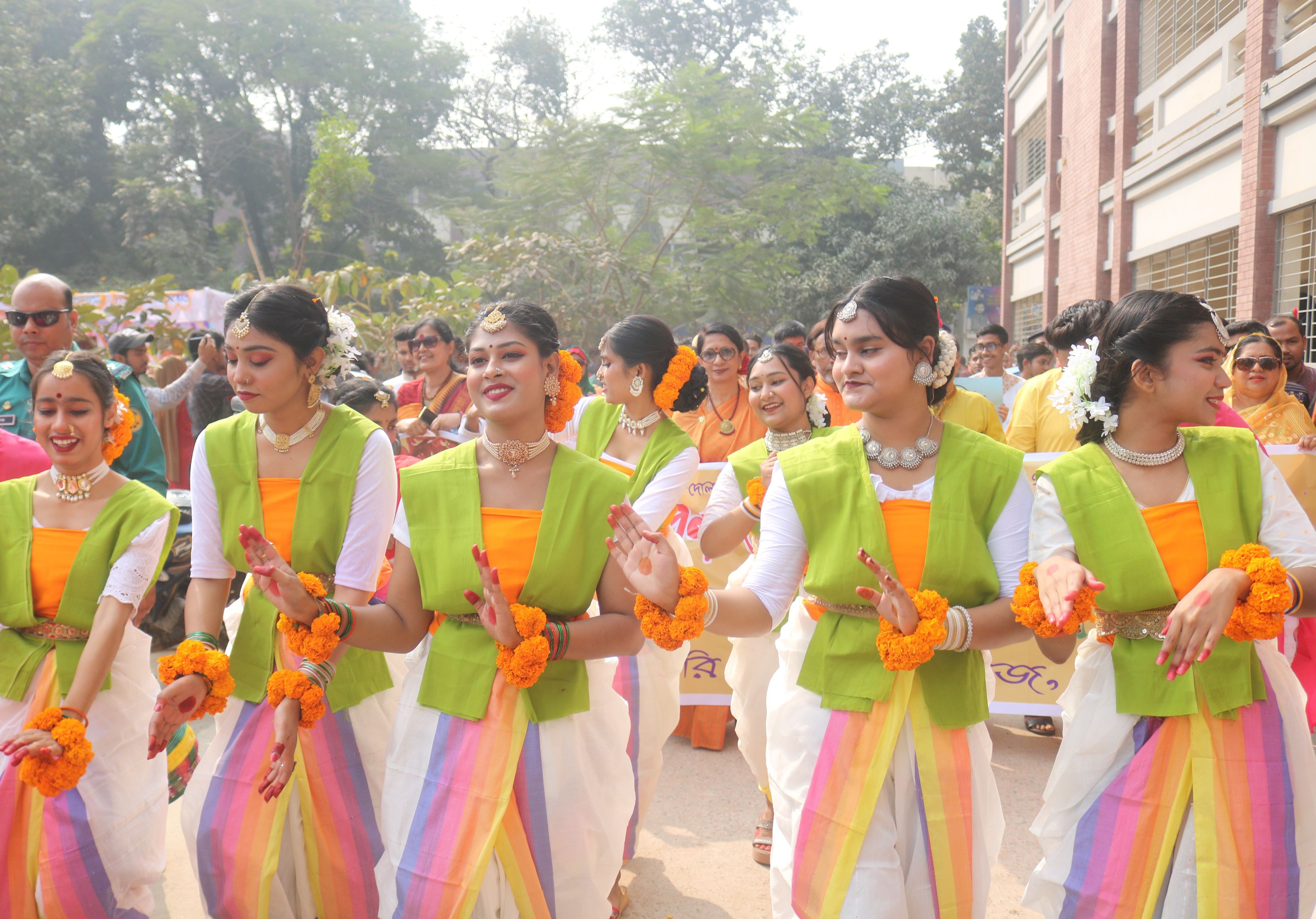 তিতুমীর কলেজে বসন্ত বরণ ও পিঠা উৎসব