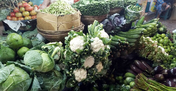 সবজির দাম কমলেও চড়া মাছ-মাংস