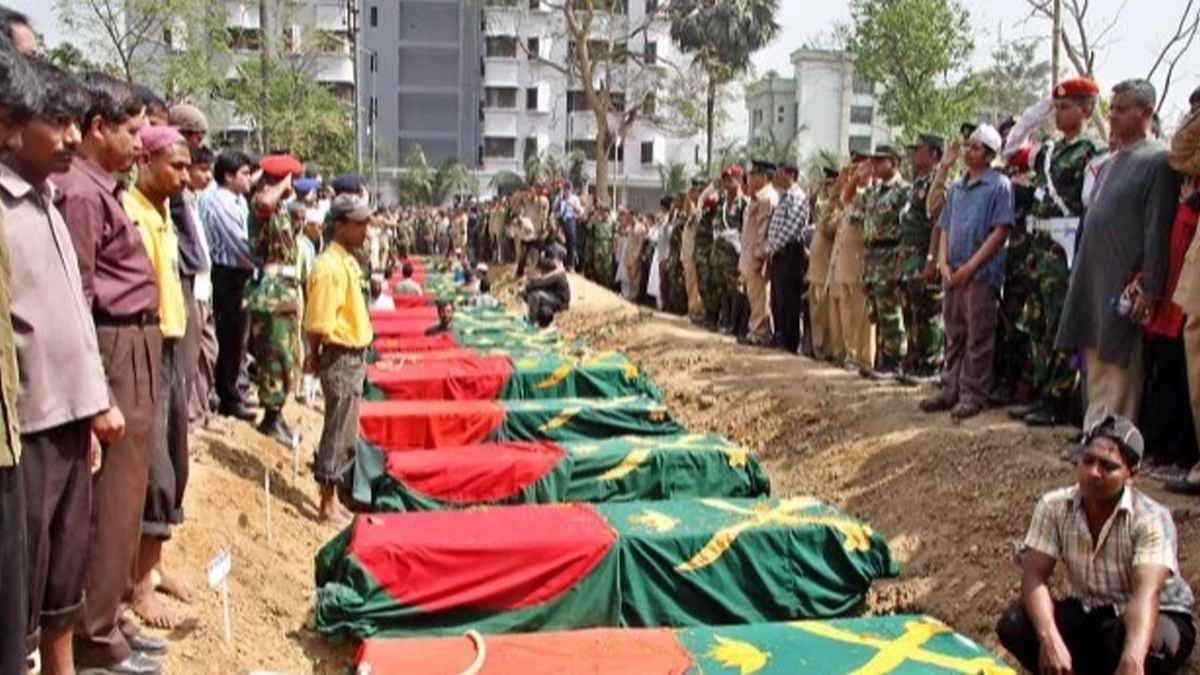 পিলখানা হত্যাকাণ্ড: দেড় দশক বুকে চাপা কষ্ট বয়ে বেড়াচ্ছেন স্বজন