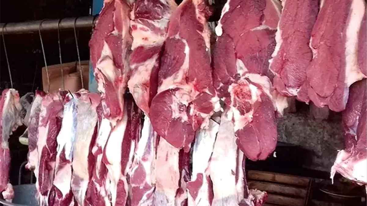 গরুর মাংস কেজিতে বেড়েছে ১০০ টাকা