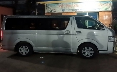 কলেজ ছাত্রীকে অপহরণের সময় দুইজন আটক