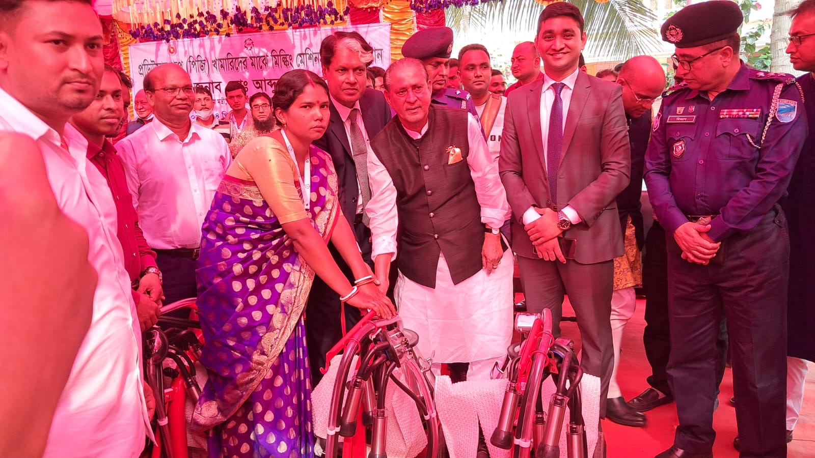 শেখ হাসিনা খুঁজে খুঁজে অসহায় মানুষের ভাগ্য পরিবর্তনে কাজ করে যাচ্ছেন: মৎস্য ও প্রাণিসম্পদ মন্ত্রী