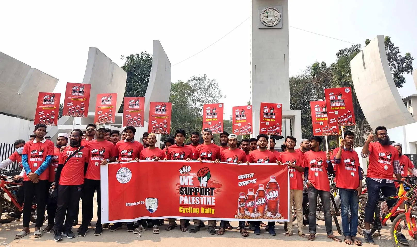 'উই সাপোর্ট প্যালেস্টাইন'  স্লোগানে মুখরিত কুবি