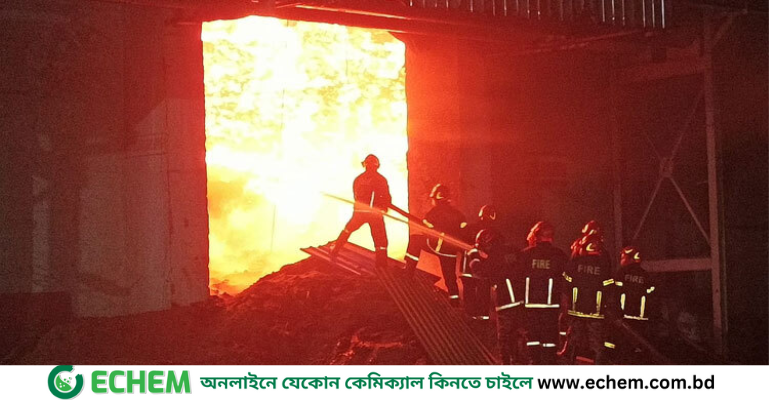 পুড়লো এক লাখ টন চিনি,  এখনো জ্বলছে কারখানা