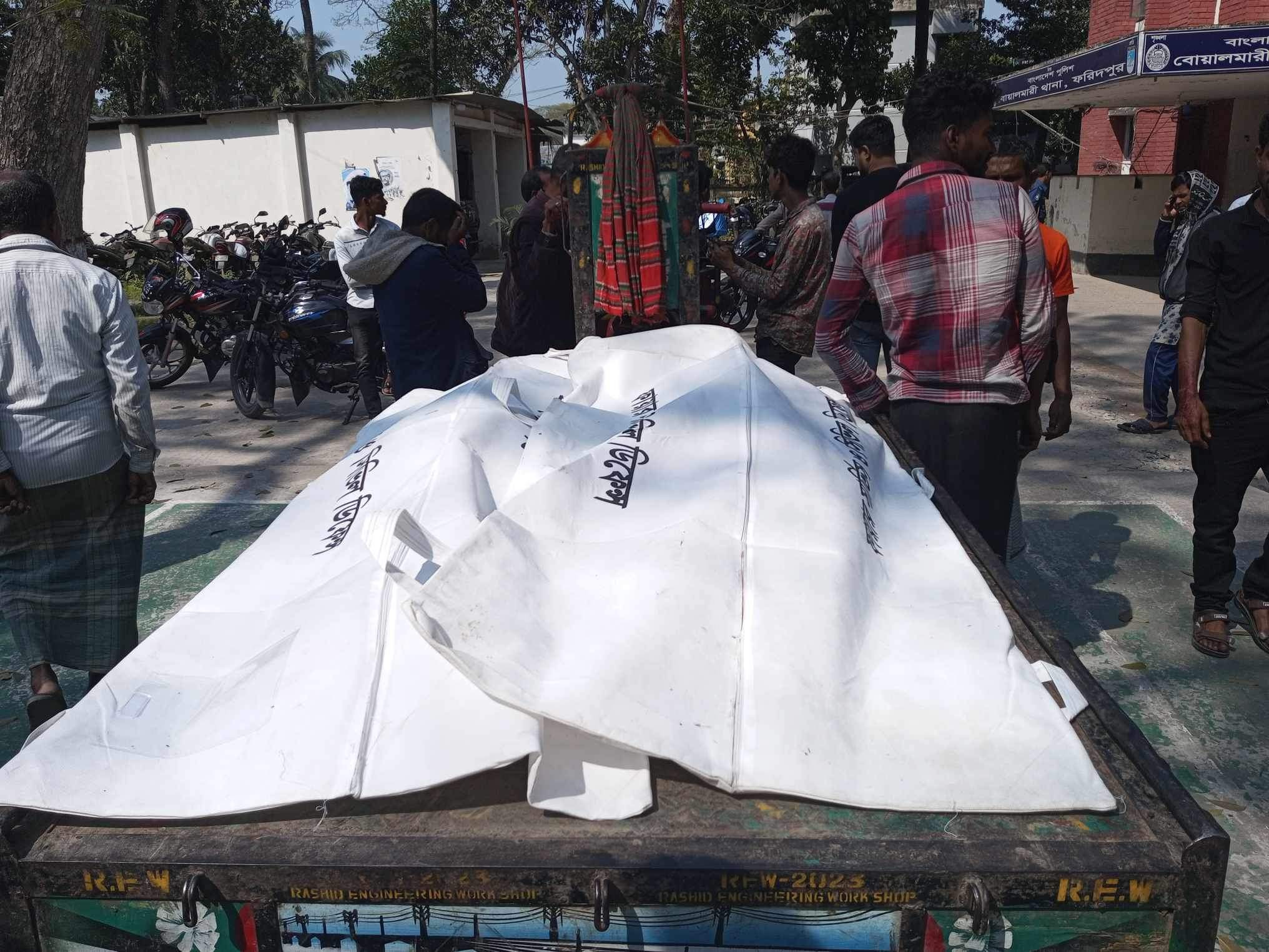 ফরিদপুরে মোটরসাইকেল-পিকআপ সংঘর্ষে দুই আরোহী নিহত