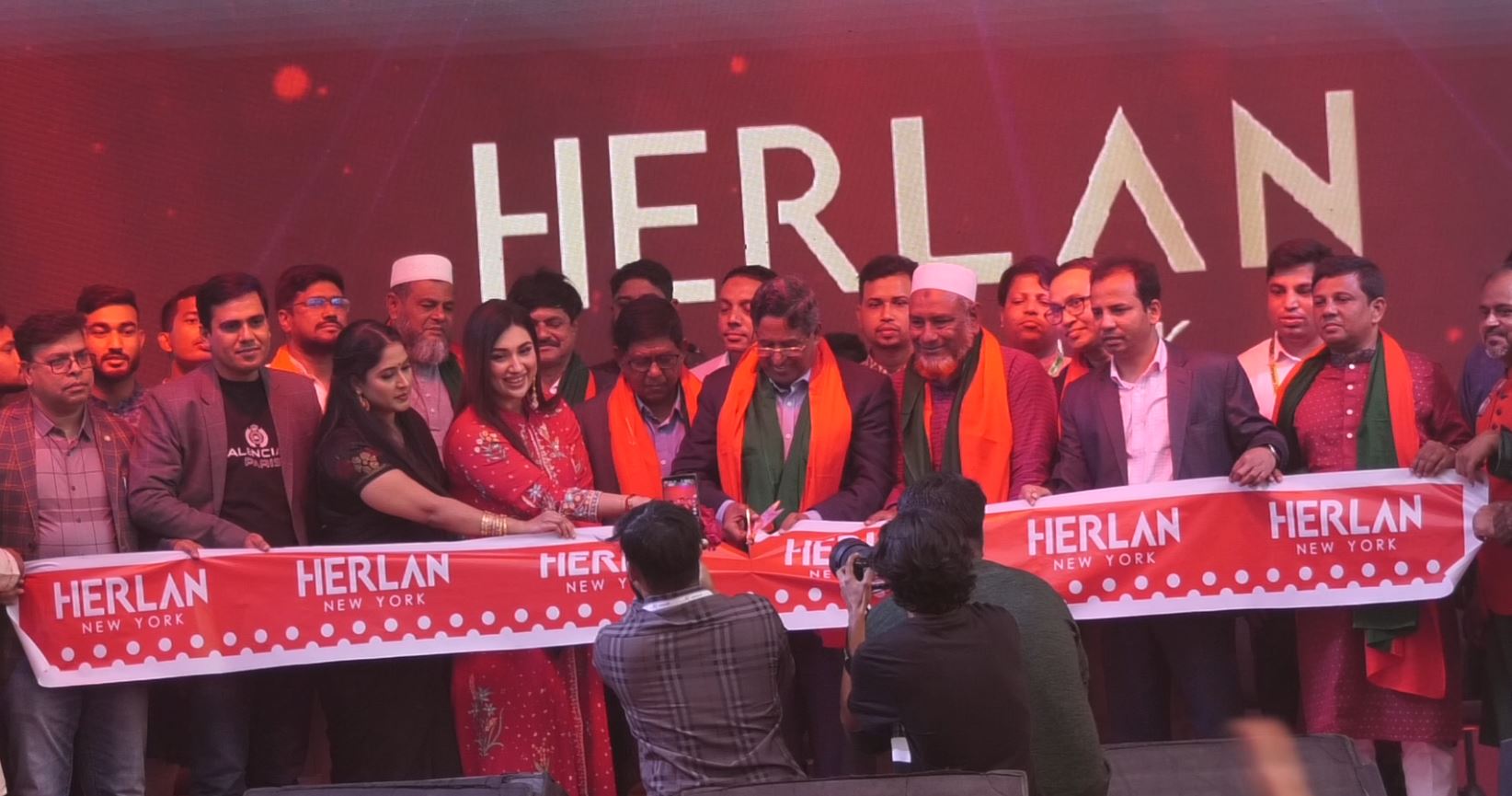 হারল্যান স্টোর এখন টাঙ্গাইলের ধনবাড়িতে