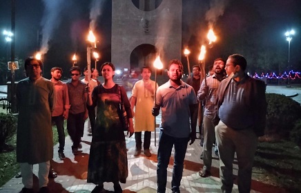 জাবি নিপীড়ন বিরোধী মঞ্চের মশাল মিছিল; প্রক্টরের অপসারনসহ ৪ দফা দাবি