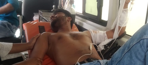 নাটোরে আদালত চত্বরে যুবককে কুপিয়ে জখম, গ্রেফতার ৫