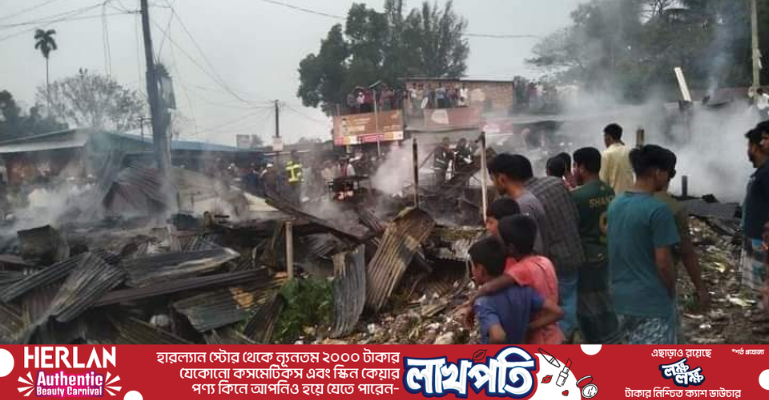 নোয়াখালীতে বৈদ্যুতিক শট সার্কিটের আগুনে পুড়ল ৮ দোকান