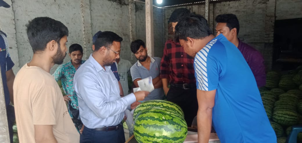 ফরিদপুরে তরমুজ এর আড়তে ভোক্তা অধিকারের অভিযান
