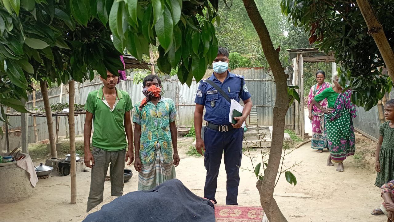 ঘোড়াঘাটে তিন দিন ধরে ঝুলছিল আদিবাসী বৃদ্ধ'র মরদেহ