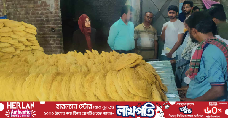 হিলিতে অস্বাস্থ্যকর পরিবেশে সেমাই তৈরি, ৮৫হাজার টাকা জরিমানা