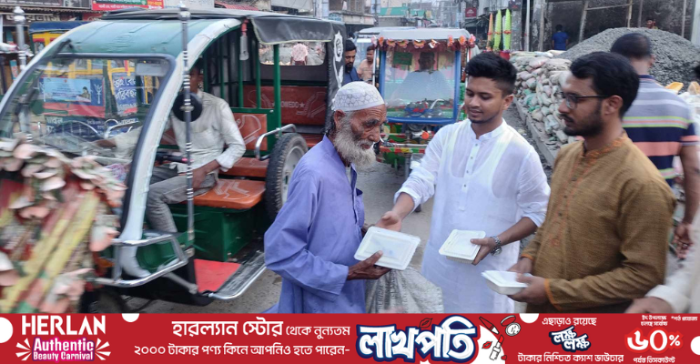 জামালপুরে পথচারীর মাঝে ছাত্রলীগের ইফতার বিতরণ