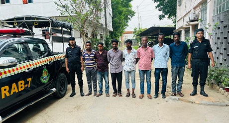 মিরসরাইয়ে পরিবহন থেকে চাঁদা নেওয়ার সময় গ্রেফতার ৭