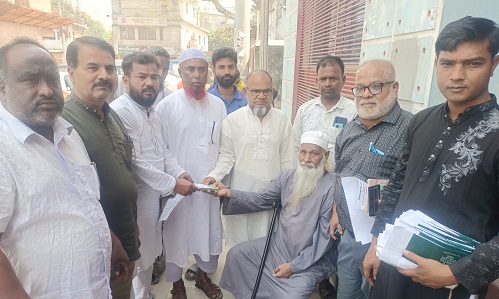 দিনাজপুর মৃত শ্রমিকের পরিবারের সদস্যদের মাঝে অর্থ বিতরণ