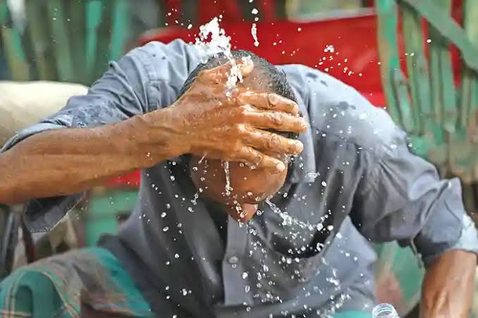 তাপমাত্রা বাড়তে পারে ২ ডিগ্রি