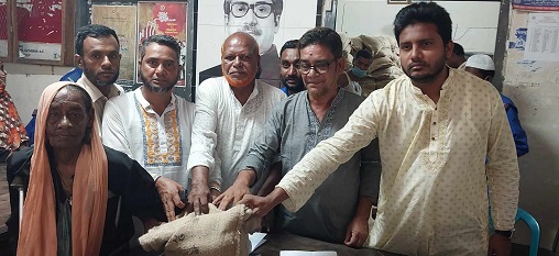 মোরেলগঞ্জের নিশানবাড়িয়া ইউনিয়নে ঈদের চাল বিতরণ