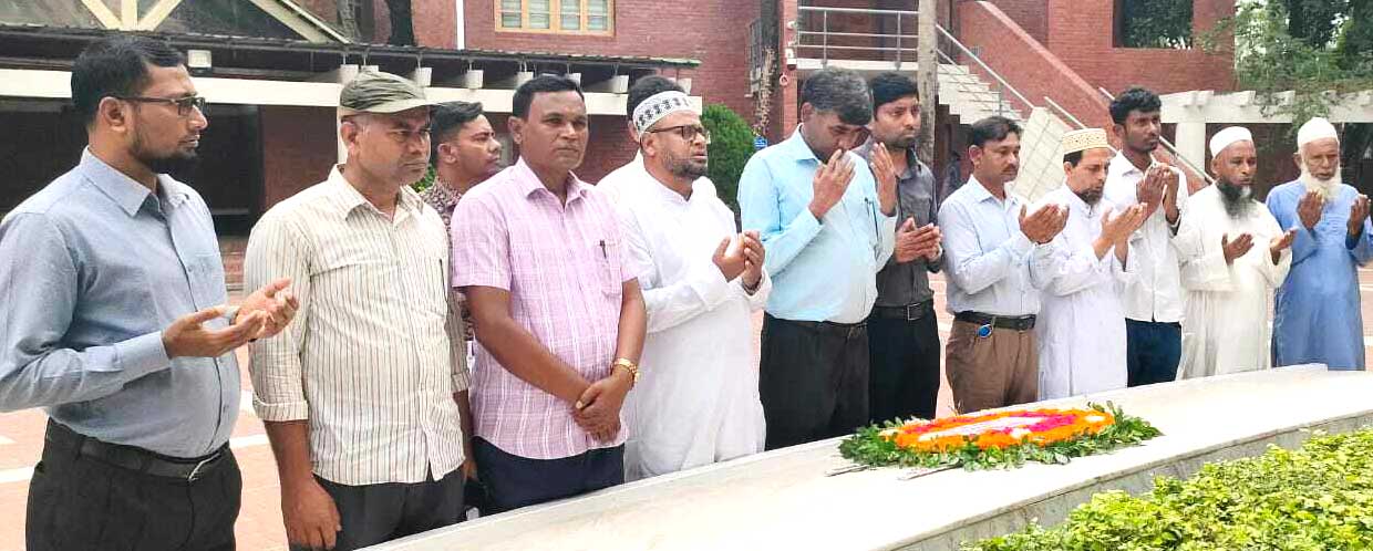 টুঙ্গিপাড়া বঙ্গবন্ধুর সমাধিতে নবাগত জেলা শিক্ষা অফিসারের শ্রদ্ধা