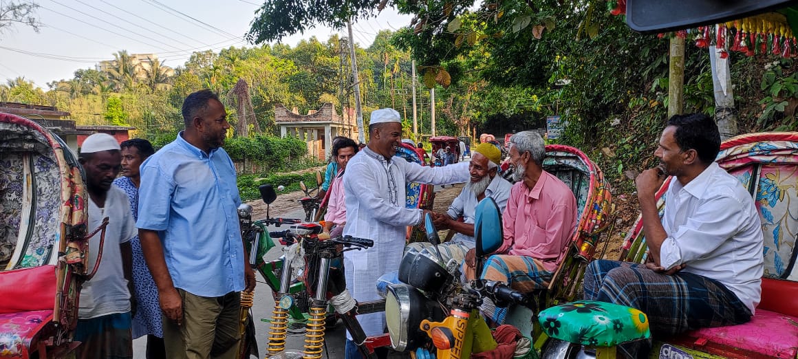 সাবেক মেয়র নাছির উদ্দীনের পক্ষ থেকে ঈদ উপহার বিতরণ