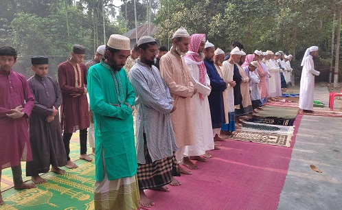 সৌদির সাথে মিল ফরিদপুরের ১৩ গ্রামে ঈদ পালন